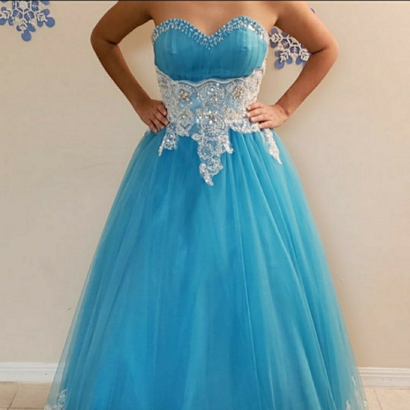 Quinceañera Dress👗 - Picture 2 of 4